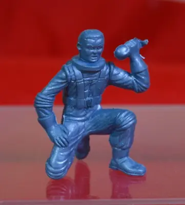 Marx 60mm Space-Men Holding Phone Kneeling In Metallic Blue • $19.95