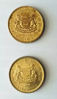 Two Singapore Currency Coins: Gold Color 5 Cents In Year 2017 And 2018. 新加坡5分硬币 • $1.88