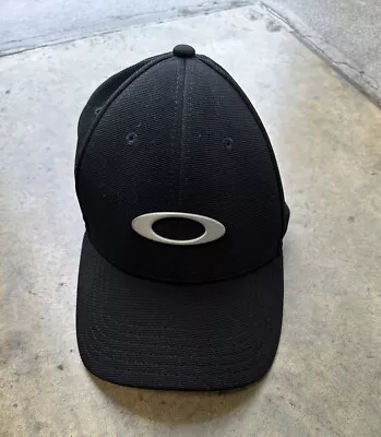 Oakley Metal Badge Fitted Baseball Cap Black On Silver Size Small/Medium • $12