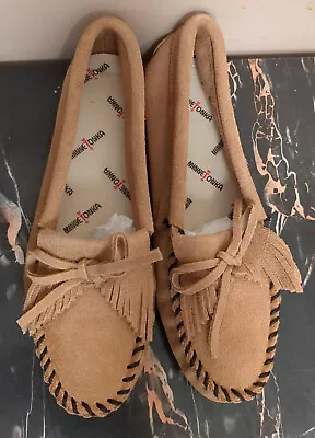 Minnetonka Women's Kilty Softsole Moccasins Taupe Suede 107T - Size 6 • $49.99