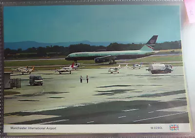 Postcard: MANCHESTER INTERNATIONAL AIRPORT ; Unposted (#80.206) • £1