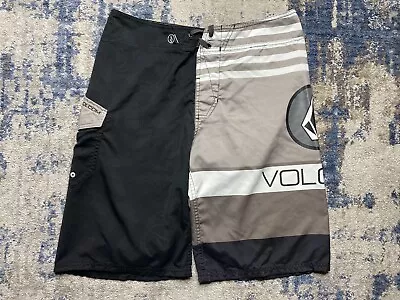 Vintage Y2K Volcom Mens Board Shorts Swim Surf Skate Size 32 • $15