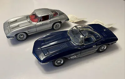 Set Of 2 Franklin Mint Dies Cast Corvettes Silver 1963 & Navy 1965 Mako Shark • $60