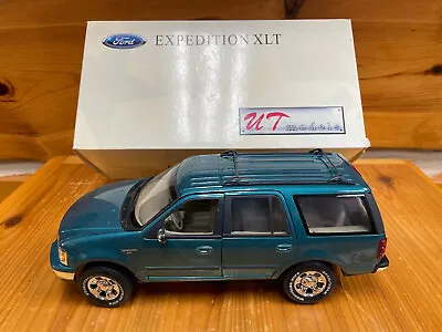 1/18 Ford Expedition XLT Green UT Models 22717 • $149