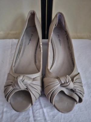 £3 • Buy Open Toe Low Heel Shoes Size 8