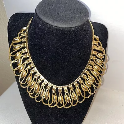 VINTAGE GOLD TONE  BEAUTIFUL UPSCALE NECKLACE 1970s. • $25