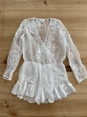 $15 • Buy Airlie White Lace Romper Jumpsuit M 10 12