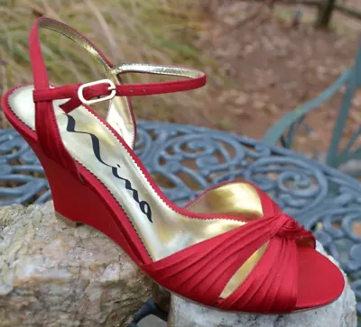 Nina Evening Sandals Shoes NEW Size 7 1/2 M Red Satin Gold Lining Leather Soles • $21.50