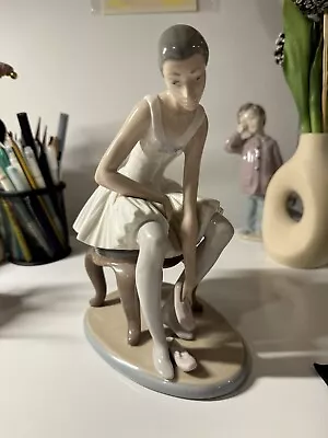 Lladro Seated Nao Ballerina Figurine • £30