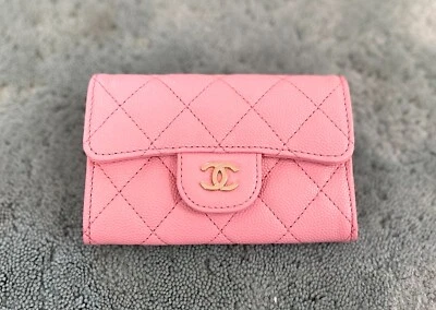 $950 • Buy Chanel 22C Classic Flap Card Holder In Rose Grained Calfskin With Gold Hardware