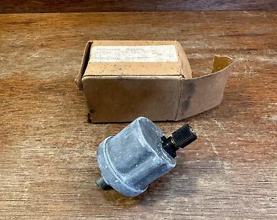 NOS VDO Oil Pressure Sender For Porsche - Sending Unit - 911 924 928 944 968 • $55