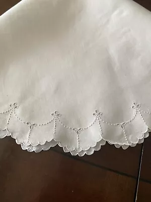 Pretty Vintage Madeira Hand Embroidered TABLECLOTH 36” Round ~ White Irish Linen • $20