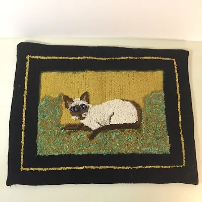 $55 • Buy Blue Eyed Siamese Cat On Couch Handmade Rug Glitter Accent 17.5 X 13.5 Inch VTG