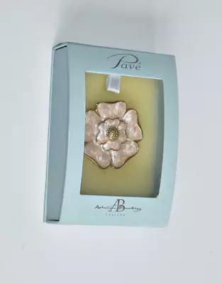 £5 • Buy Vintage Adrian Buckley Enamelled Dress Clip