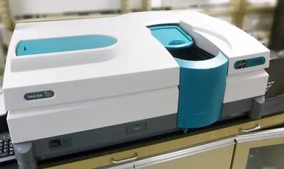 Agilent VARIAN Cary  4000 UV-VIS SPECTROPHOTOMETER WITH TEMPERATURE CONTROLLER • $8500