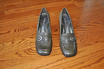 Womens MICHELLE D Army Green Leather Shoes Heels Size 8 M • $29.96