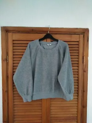 Womens Short GAP Fleece Sweatshirt. Medium. • £4.50