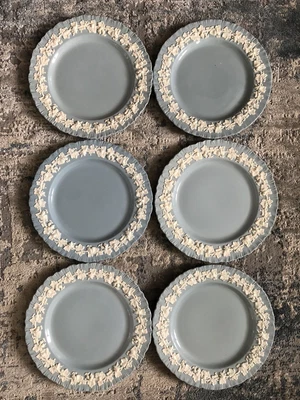 £150 • Buy Wedgwood Etruria Barlaston Embossed QueensWare White On Blue 10” Dinner Plates