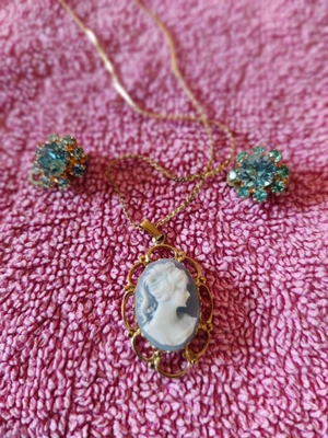 £12 • Buy White On Blue Cameo Miniature Pendant Setting Vintage+ Clip On Ear Rings Blue St
