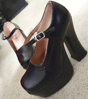 Black Platform Heels Size 5  • $25