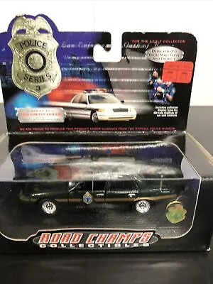 Road Champs 1999 Vermont State Trooper Ford Crown Victoria 1:43 Scale Pin Set D4 • $6