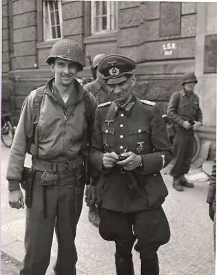 £4.85 • Buy American Soldier Poses With German General After Surrender WW2 Print #124 4x6*