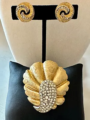 Vintage Shell-Inspired BSK Brushed Gold Brooch + Napier Earrings • $17