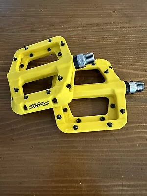 Fooker Yellow MTB Bicycle Platform Pedals 9/16” Nylon Non-Slip 3 Bearings • $12.95