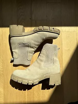 Steve Madden Biege Platform Boots Womens 7.5 • $22.50